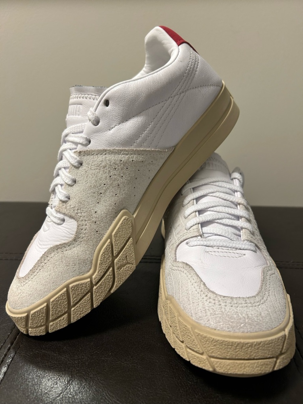 Women’s Leather Puma sneakers Size 8